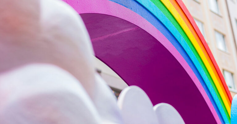 Motivwagen mit Wölkchen und Regenbogen