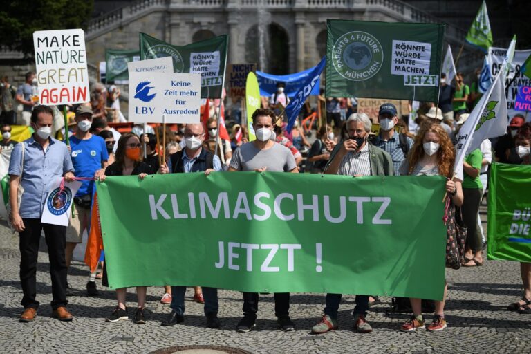 Klima-Demo #TatenStattWorte: Für echten Klimaschutz in Bayern